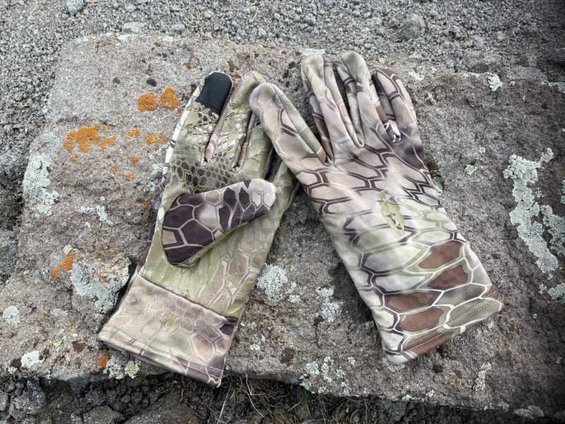 WHO MAKES THE BEST LIGHTWEIGHT HUNTING GLOVES?